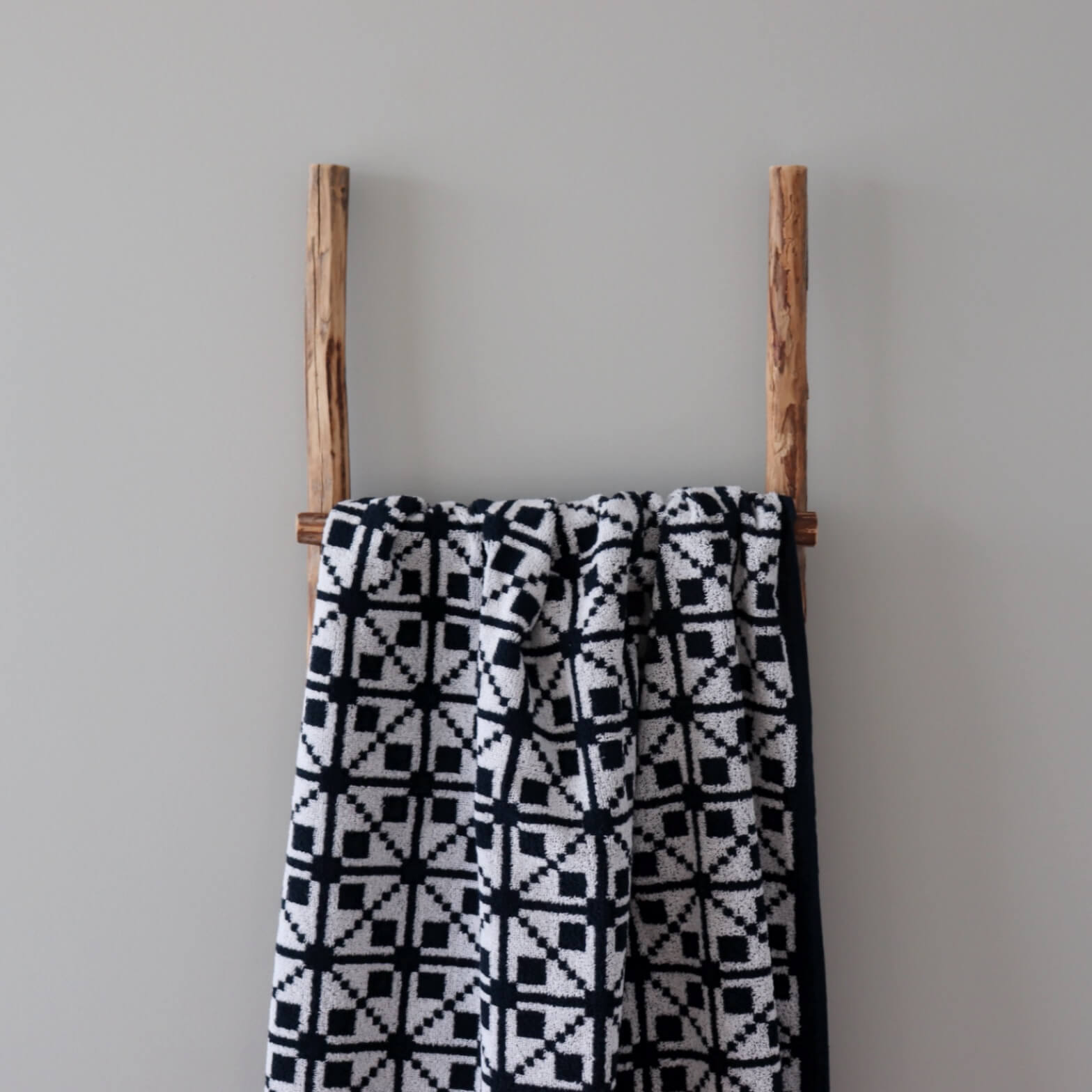 Saunalina_Virumaa_kindakiri_Loko Sauna Towel - Virumaa - Image 1