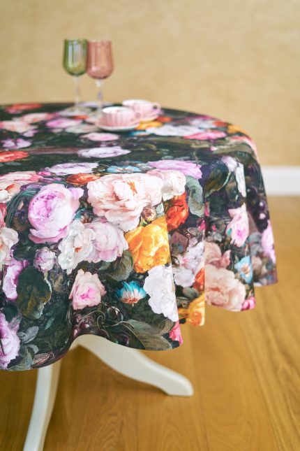 Round Tablecloth - Francine Black