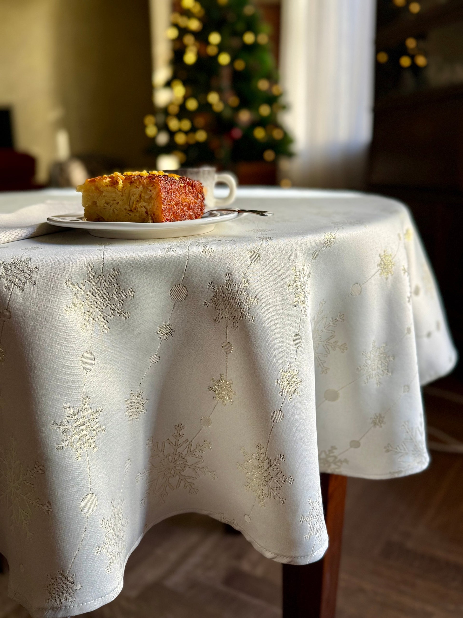 round-tablecloth-golden-snowfall-131f58d9 Round Tablecloth - Golden Snowfall - Image 1