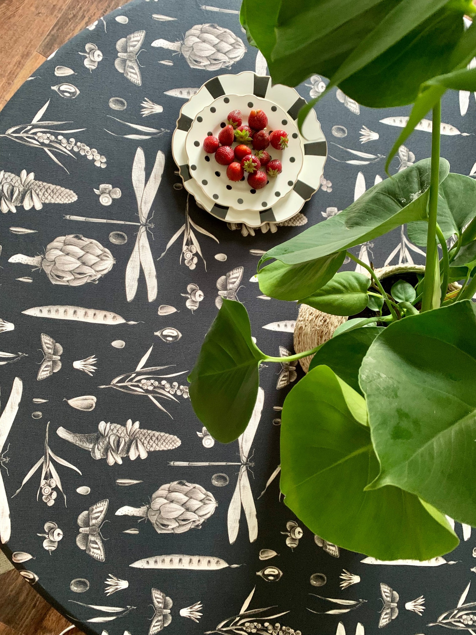 round-tablecloth-seeds-carbon-dc747705 Round Tablecloth - Seeds Carbon - Image 1